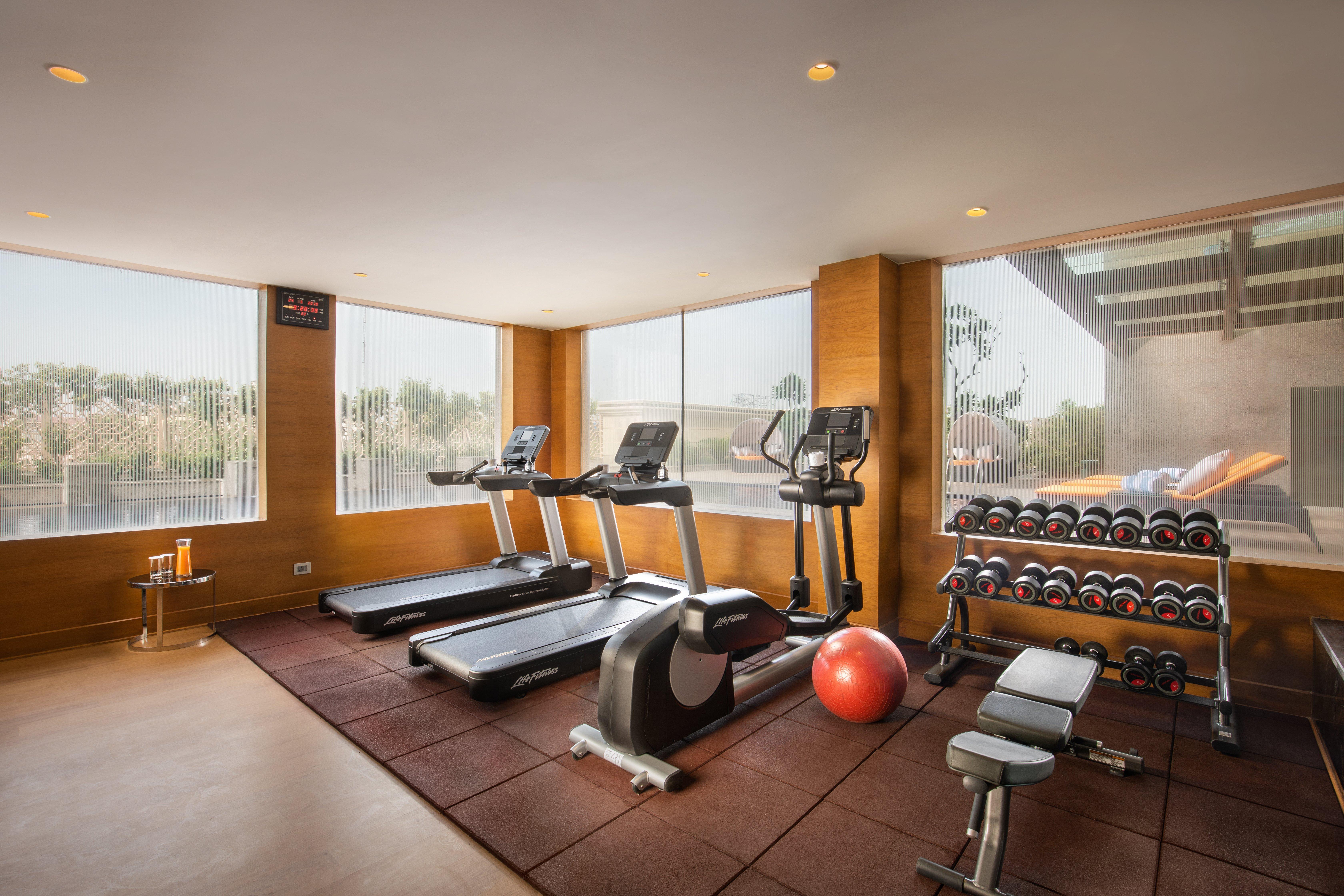 ホリデイ イン アーグラ Mg ロード エクステリア 写真 The gym at the hotel