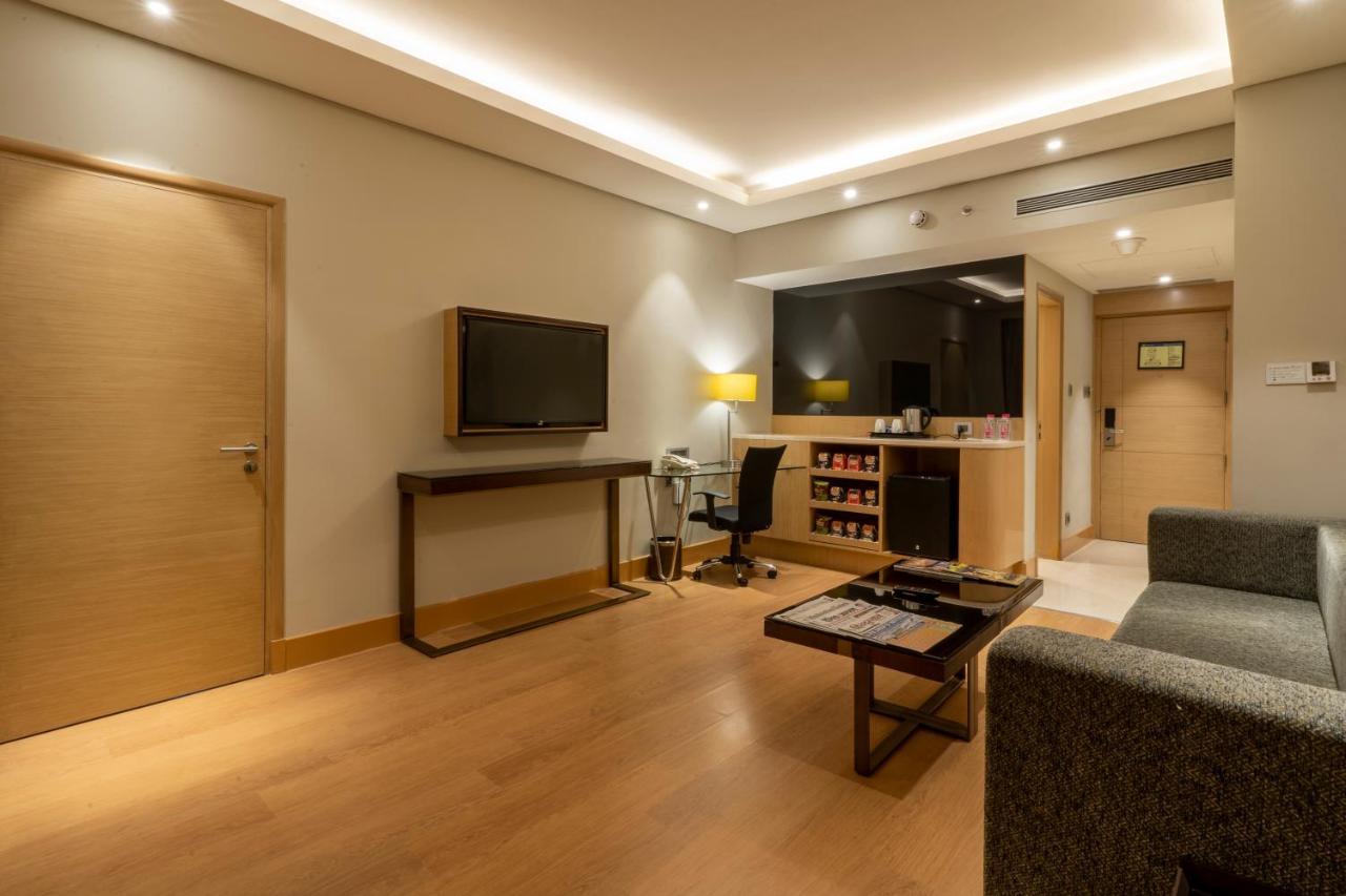 ホリデイ イン アーグラ Mg ロード エクステリア 写真 A suite at the hotel
